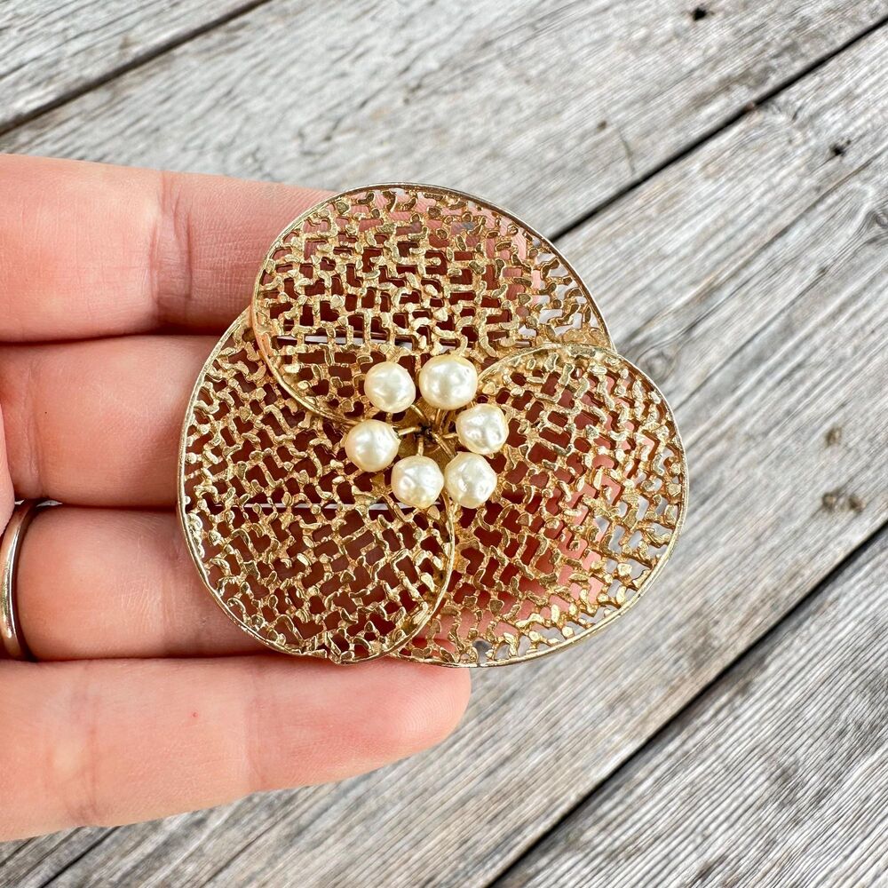 Vintage Jewelry Gold Tone Leaf Brooch with faux pearls Petals with pearls brooch